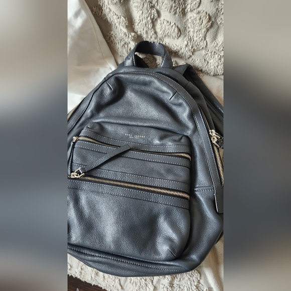 Marc Jacob's gray leather backpack - Picture 3 of 4